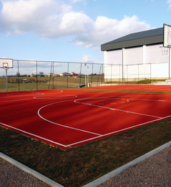 Felszerelés szabadtéri sportpályákhoz, játszóterekhez és stadionokhoz